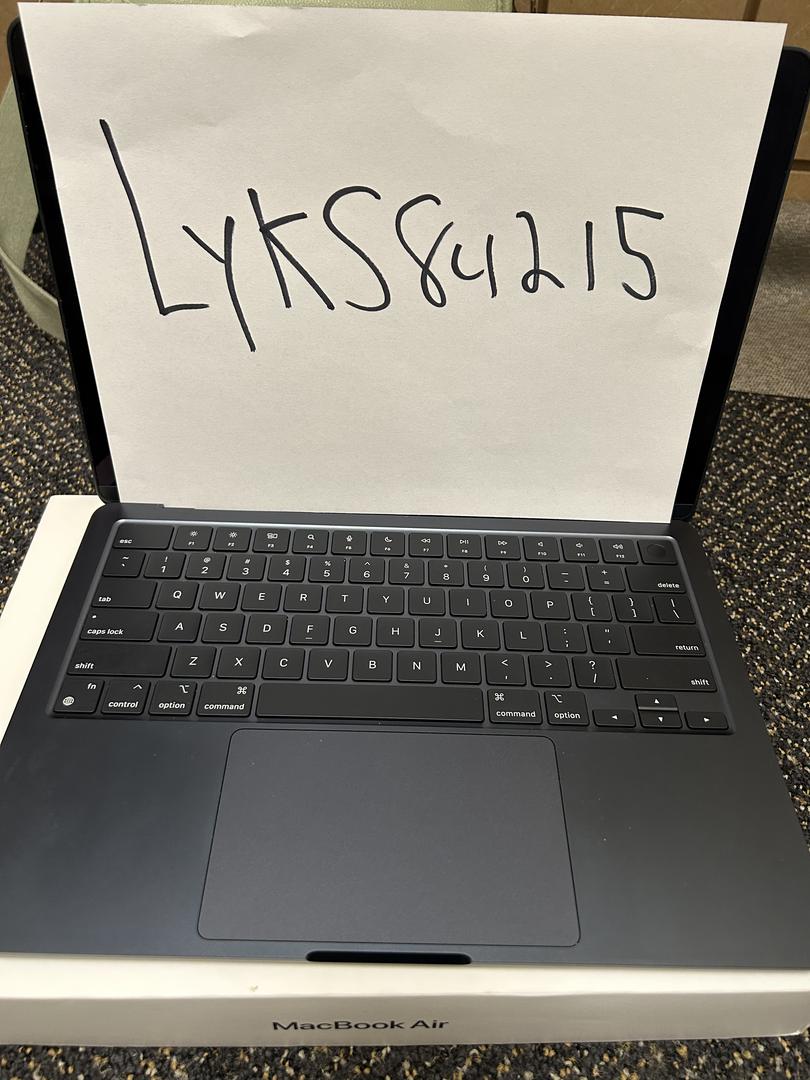 MacBook Air 2022 - 13", color Midnight