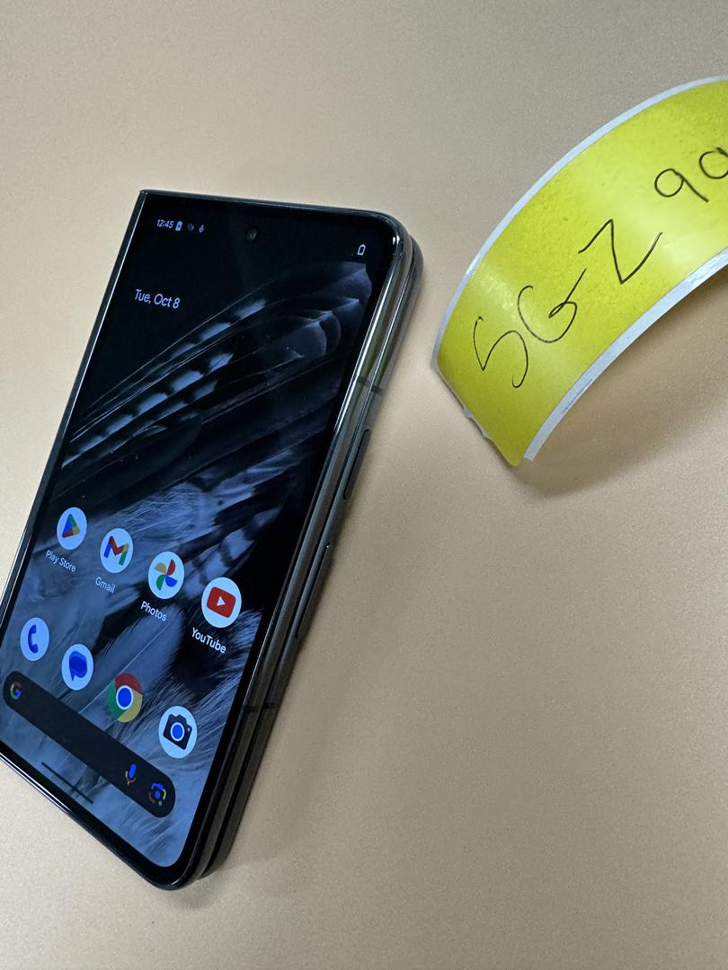 Google Pixel Fold, color Obsidian