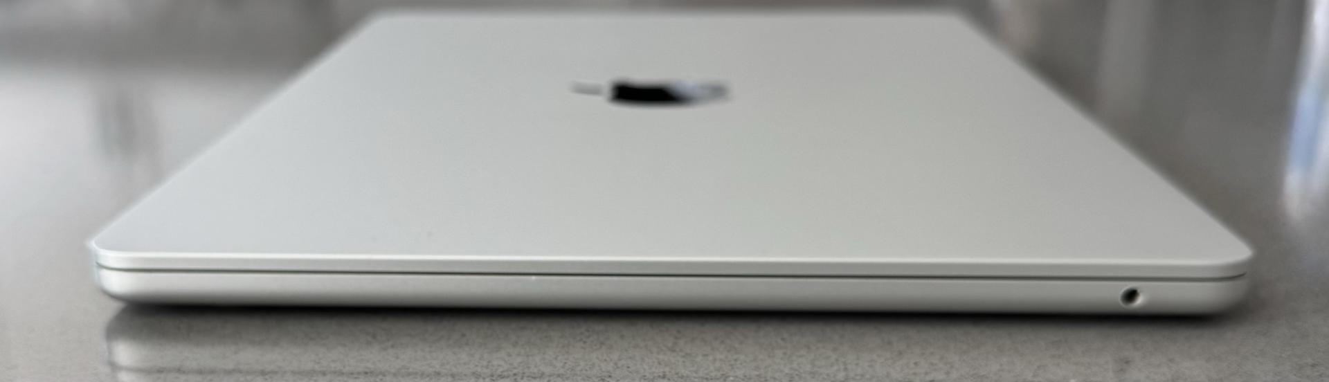 MacBook Air 2022 (M2) - 13 inch - Guide, Specs, Prices, and More