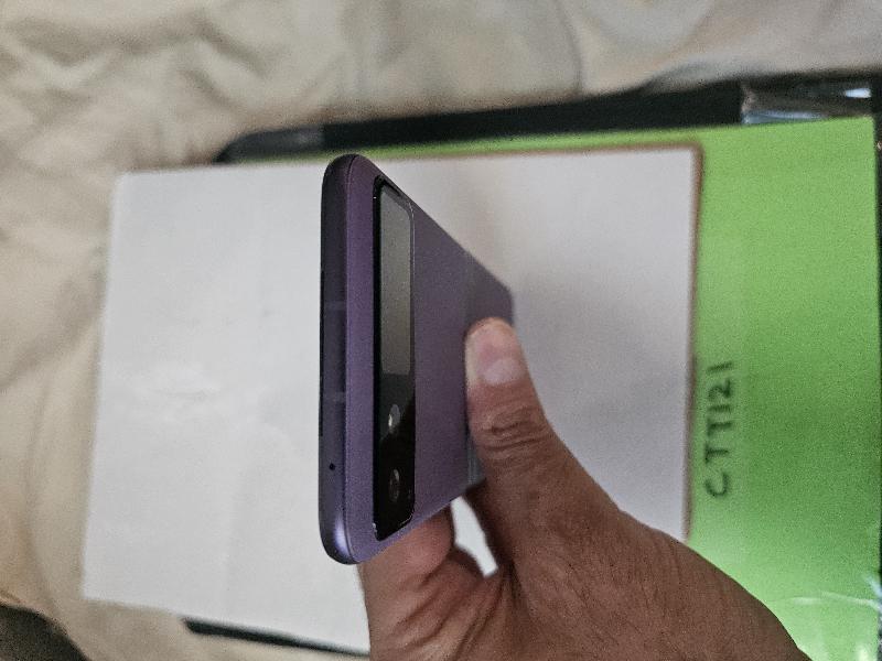 Motorola Razr (2023), color Lilac