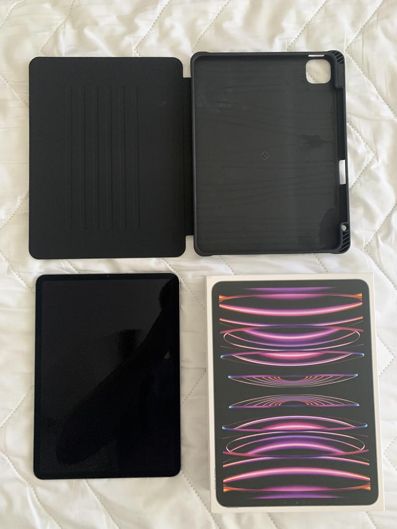 Apple iPad Pro 11" 4th Gen 2022 Unlocked, Silver, 128GB LYKZ01692