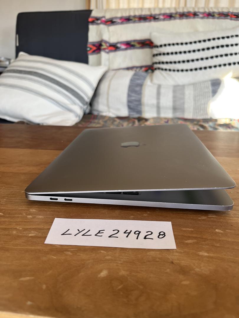 MacBook Pro 2020 13" I5, Gray, 256GB, 8GB LYLE24928 Swappa