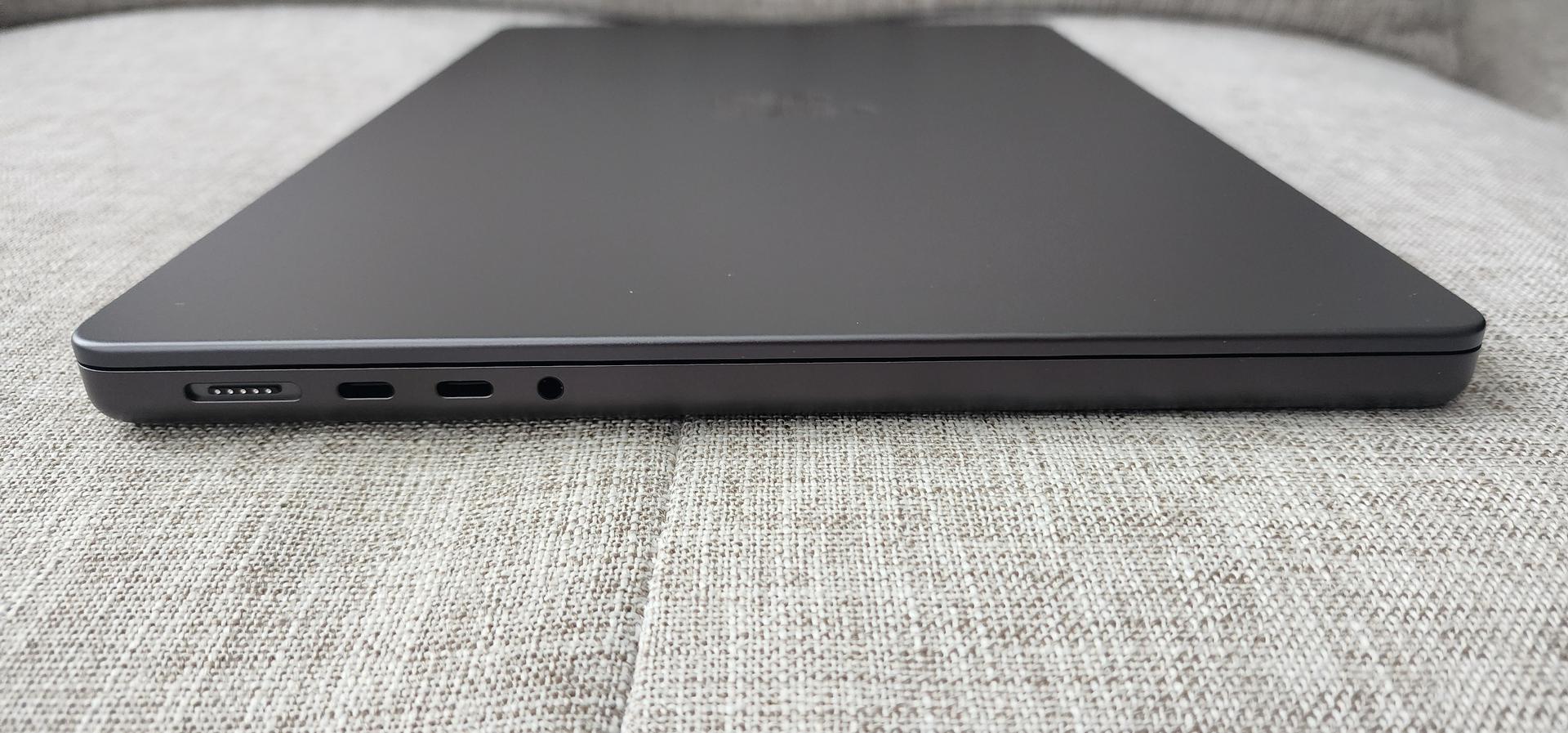 MacBook Pro Late 2023 (M3) 14" Apple M3 Pro 11core, Black, 512GB