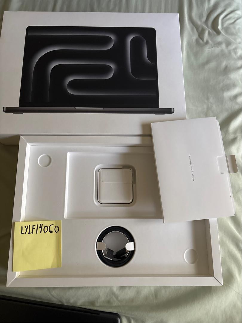 MacBook Pro Late 2023 (M3) 14" Apple M3 Pro 11core, Black, 512GB