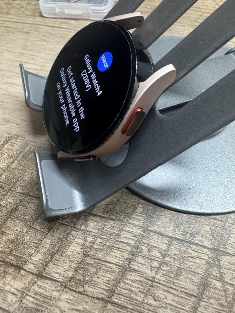 Samsung Galaxy Watch4 Unlocked, Gold, 40mm LYLH91164 Swappa