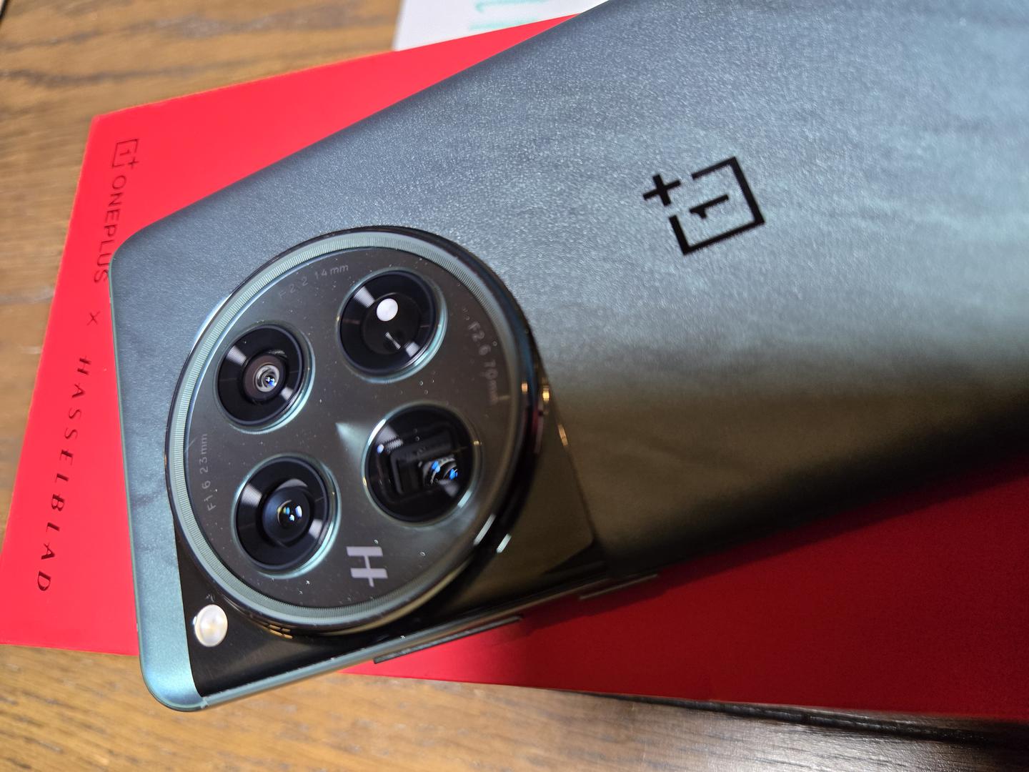 OnePlus 12, color Green