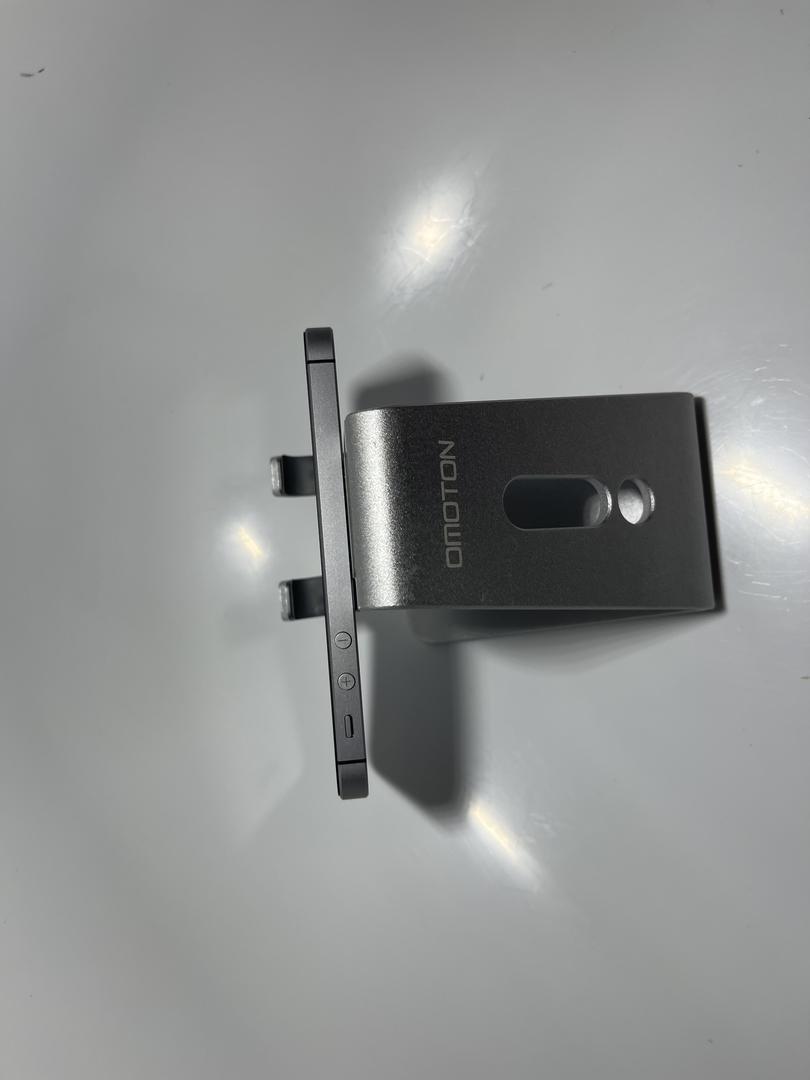 Apple iPhone SE 1st Gen 2016 Unlocked, Grey, 32GB, A1662 LYLI20387