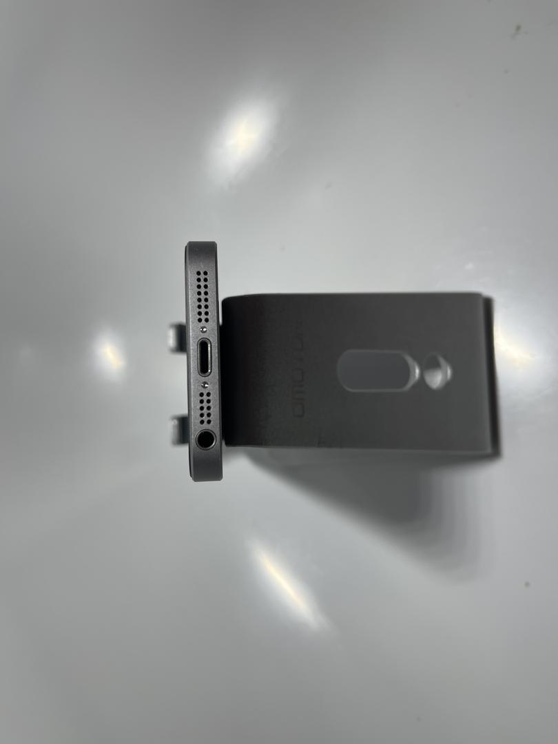 Apple iPhone SE 1st Gen 2016 Unlocked, Grey, 32GB, A1662 LYLI65536