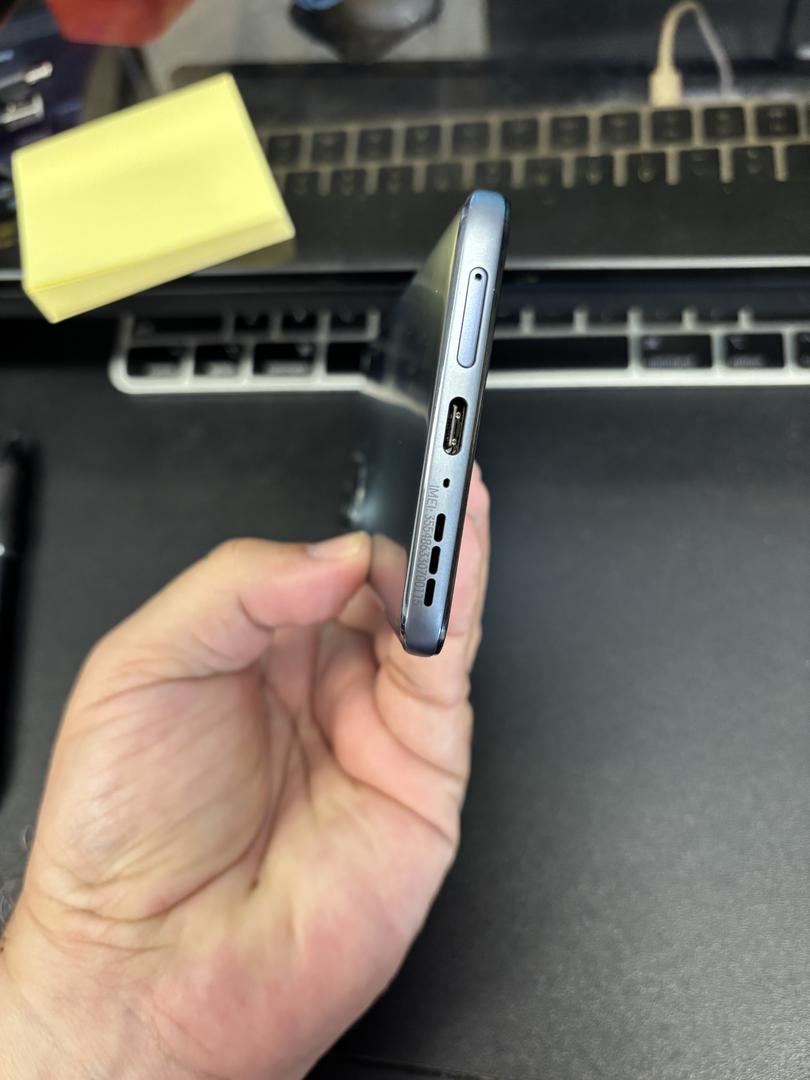 Motorola Edge (2022), color Gray