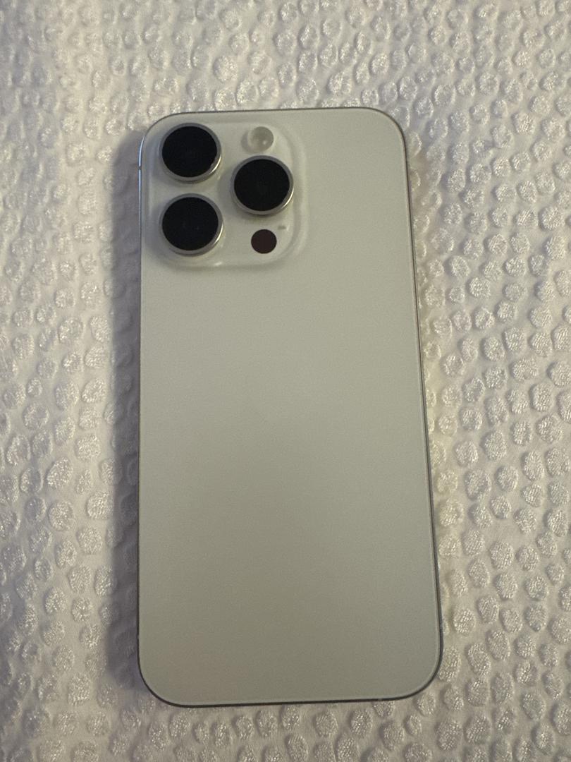 Apple iPhone 15 Pro, color White