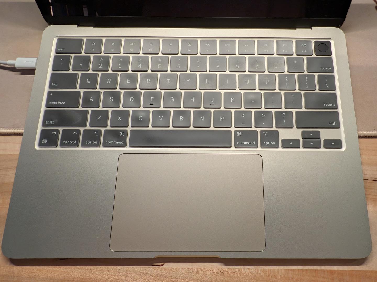 MacBook Air 2024 (M3) - 13", color Starlight