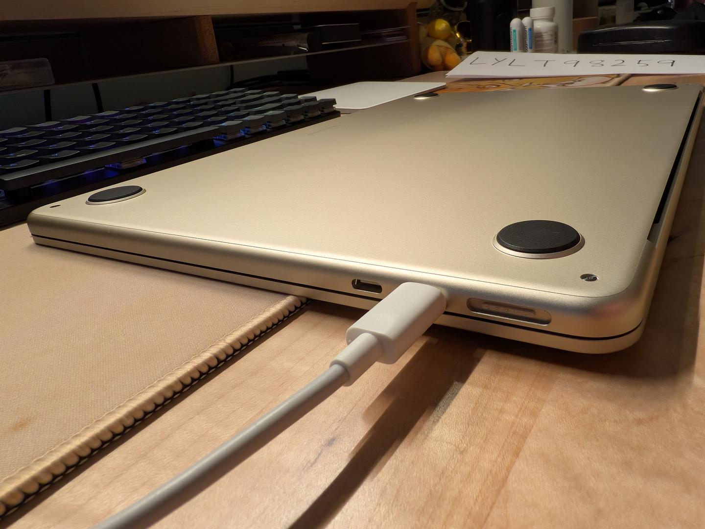 MacBook Air 2024 (M3) - 13", color Starlight