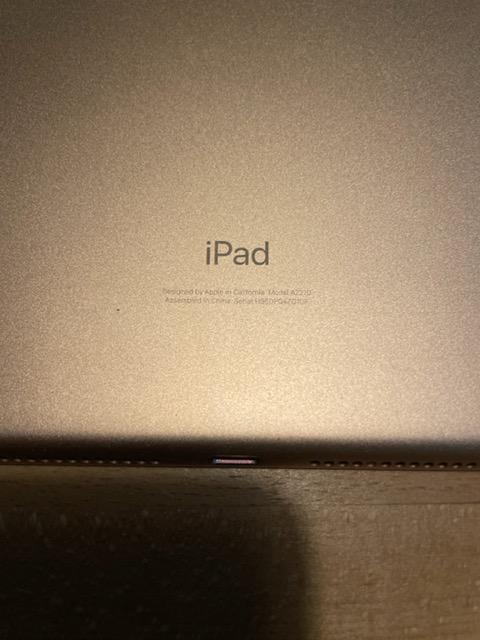 Apple iPad 8th Gen, color Gold