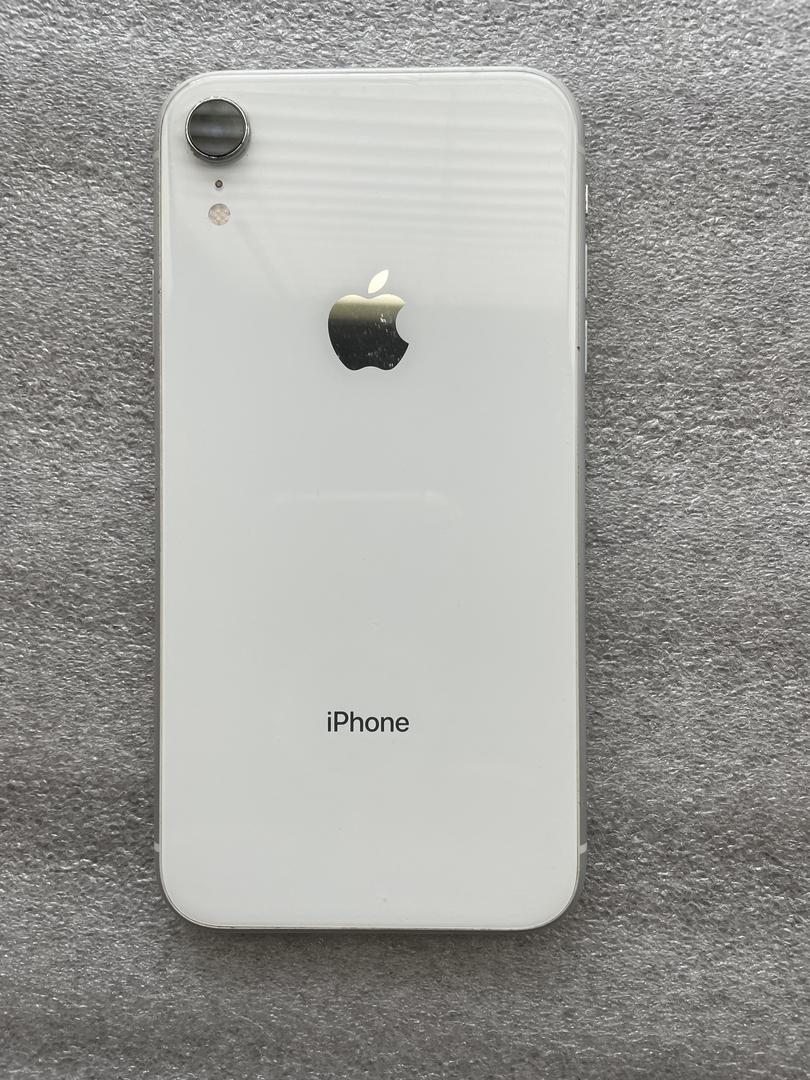 Apple iPhone XR ホワイト Amazon.com: Apple iPhone XR, US Version, 128GB, White