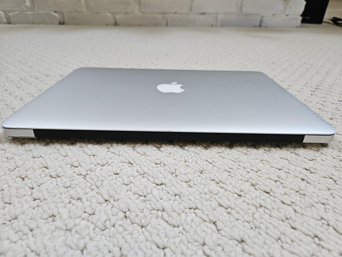 MacBook Air 2017 - 13", color Silver