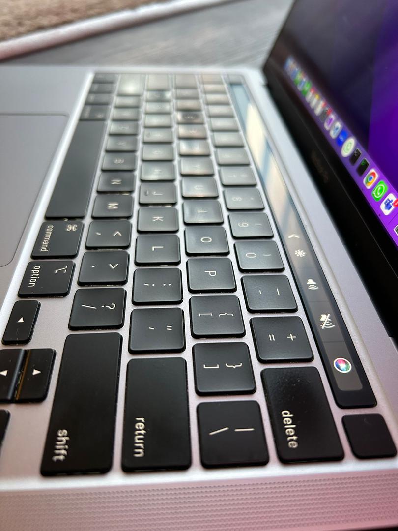 MacBook Pro 2020 - 13", color Gray
