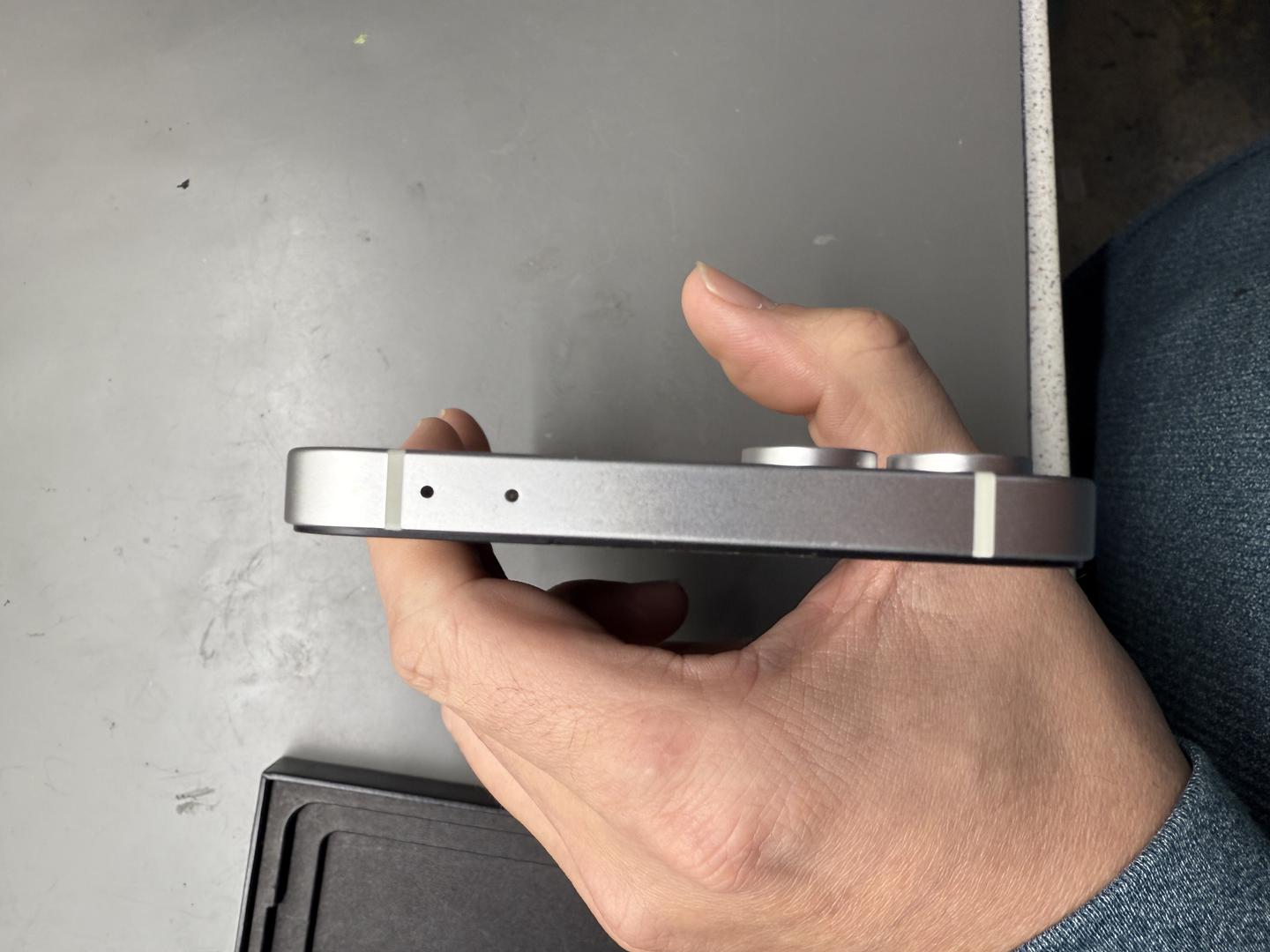 Samsung Galaxy Z Flip6, color Peach