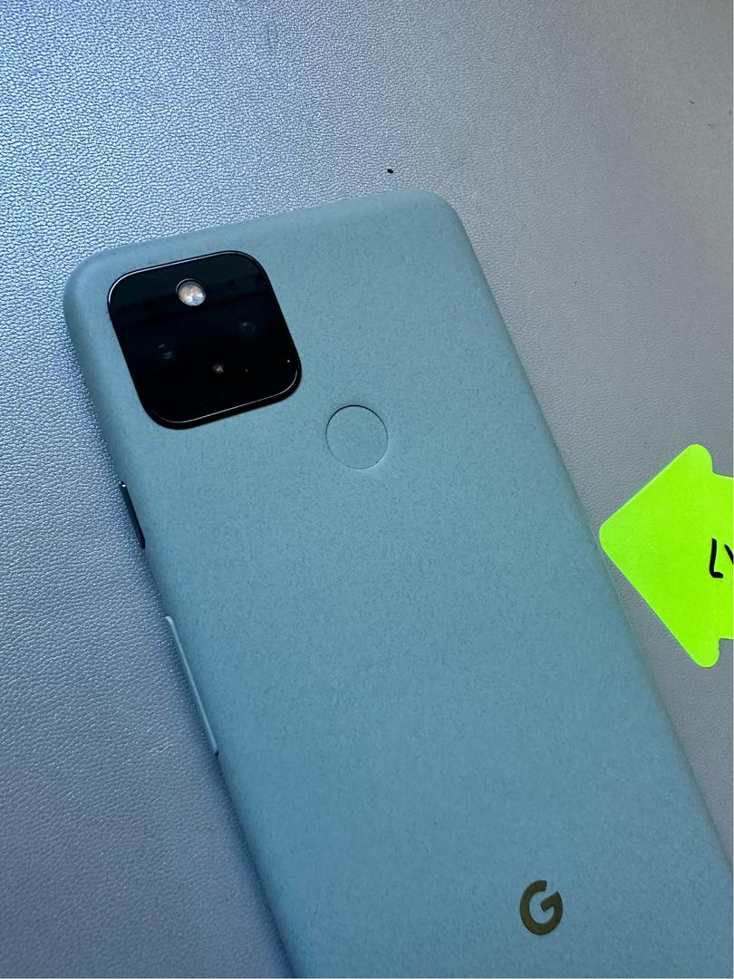 Google Pixel 5, color Sage