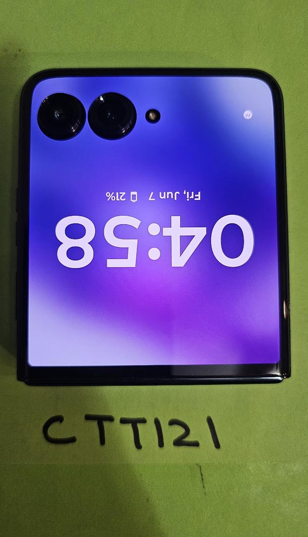 Motorola Razr Plus (2024), color Navy Blue