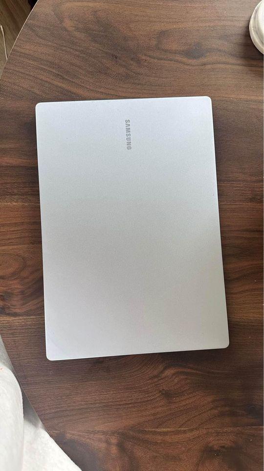 Samsung Galaxy Book4 Edge, color Sapphire