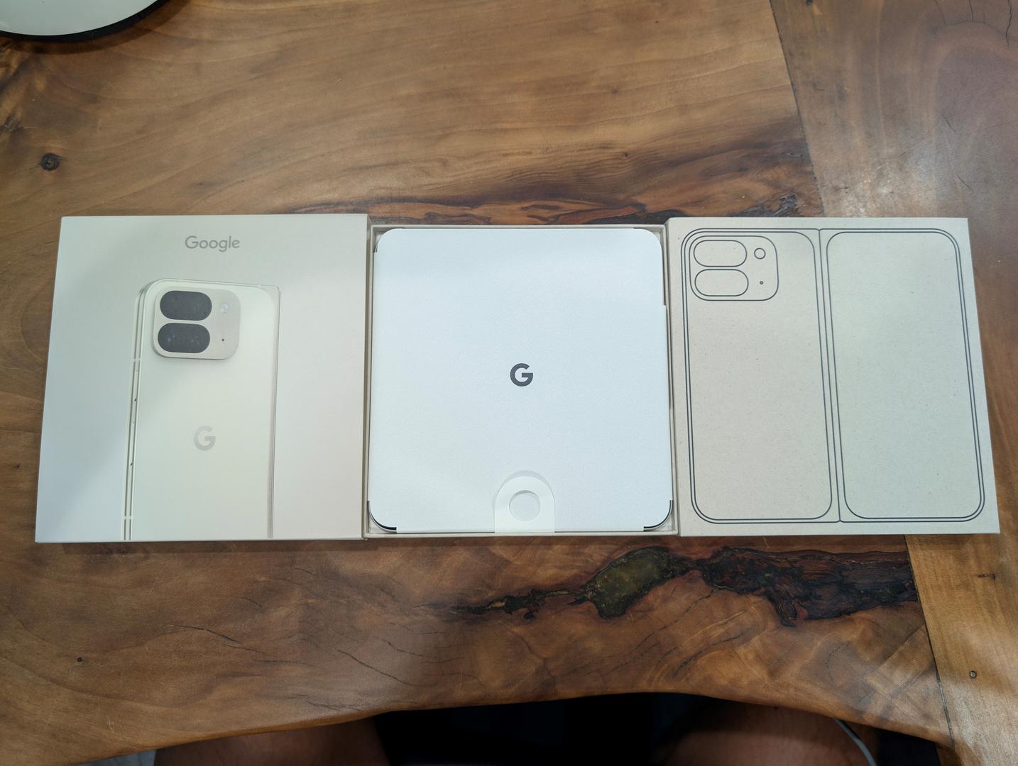 Google Pixel 9 Pro Fold, color Porcelain