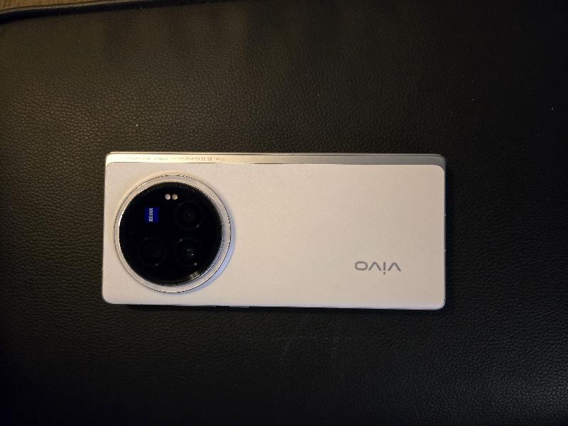 vivo X Fold3 Pro, color White