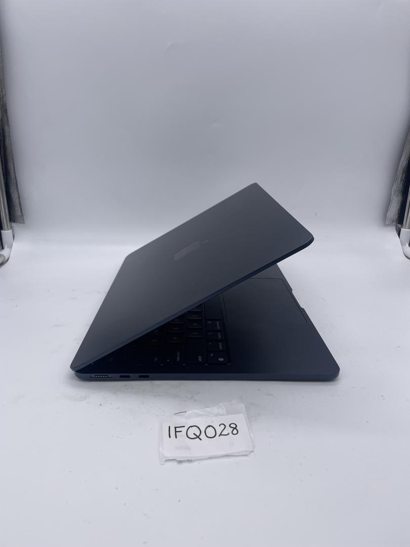 MacBook Air 2022 - 13", color Midnight