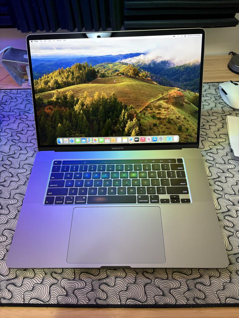 MacBook Pro 2019 - 16", color Gray
