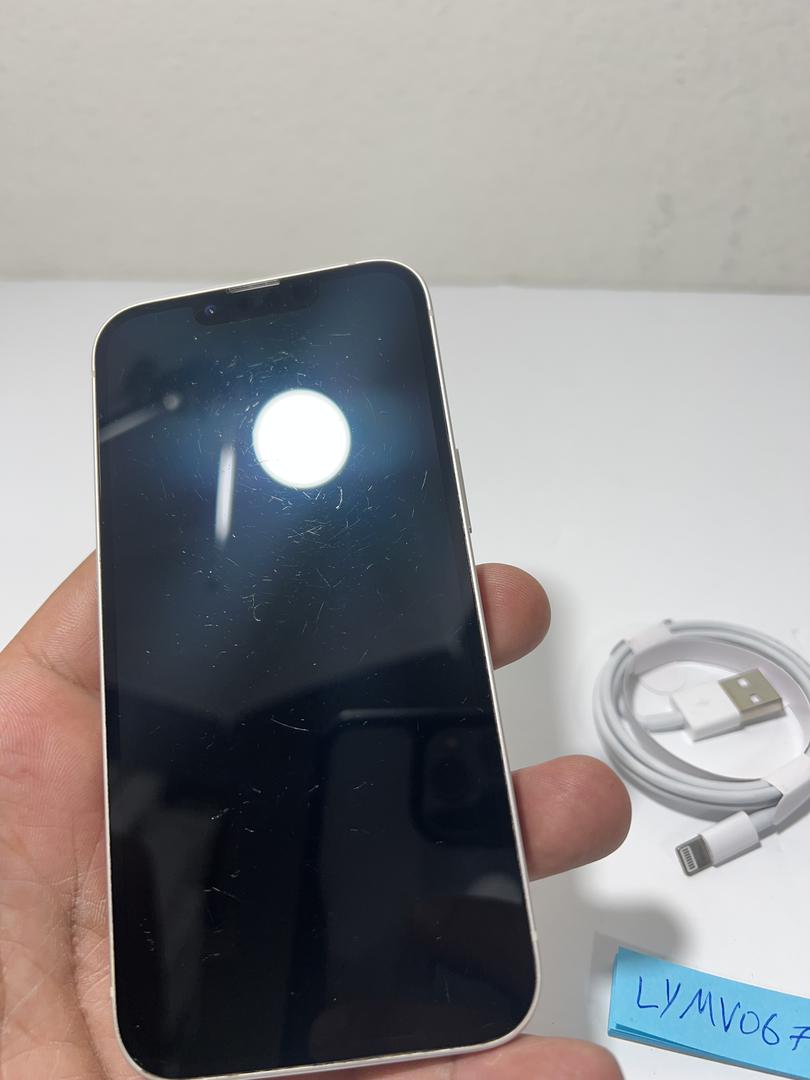 Apple iPhone 13, color Starlight