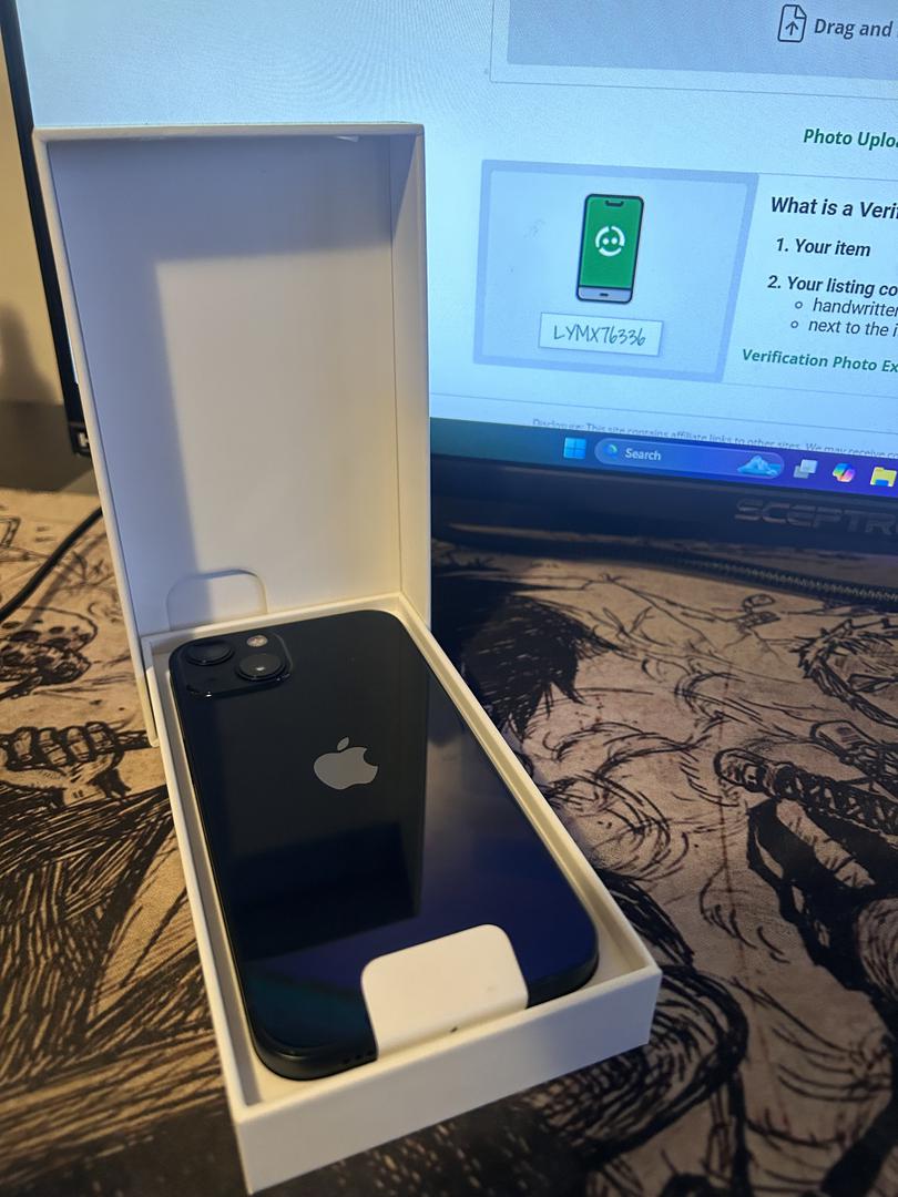 Apple iPhone 13, color Midnight