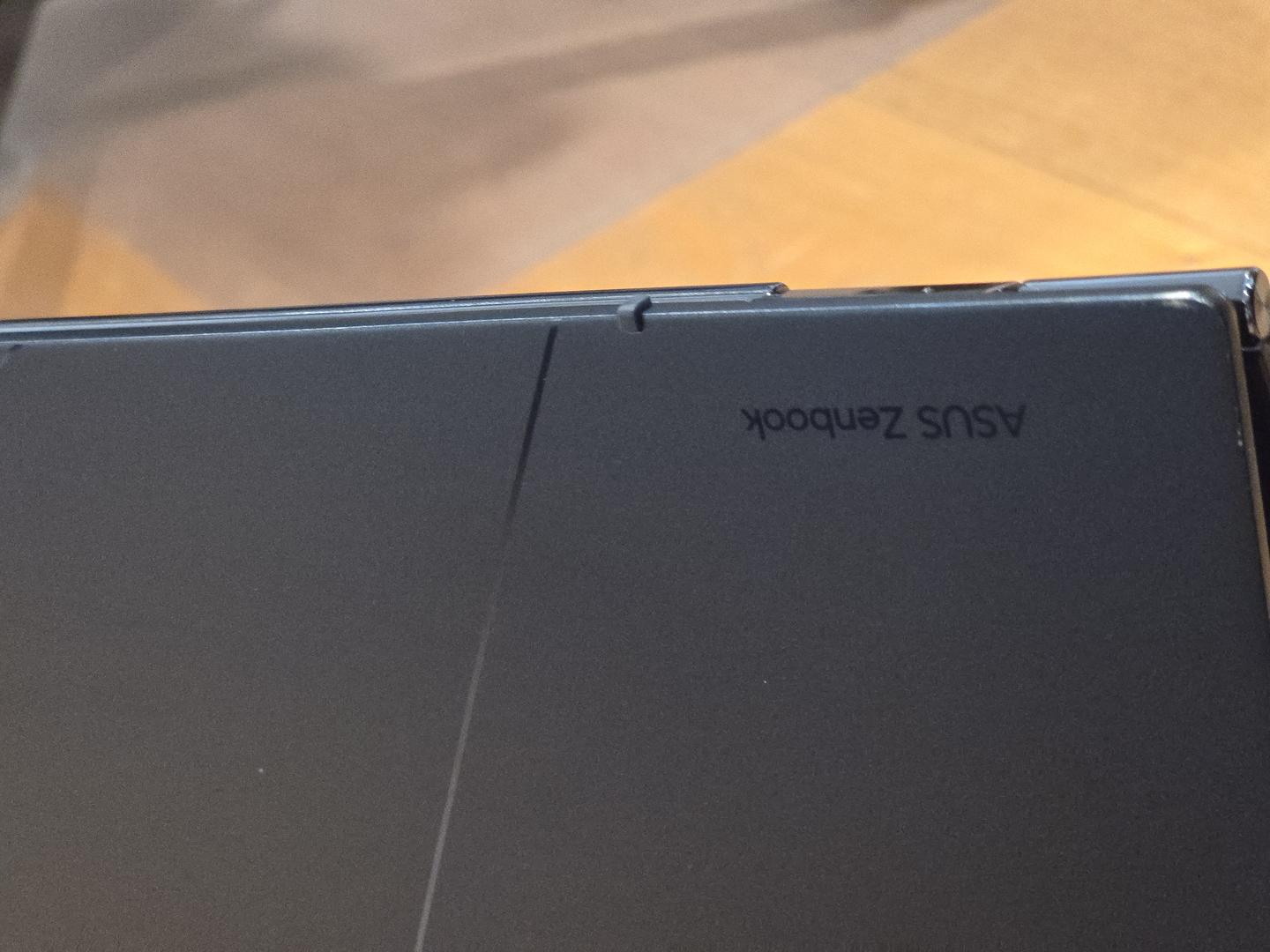 Asus Zenbook, color