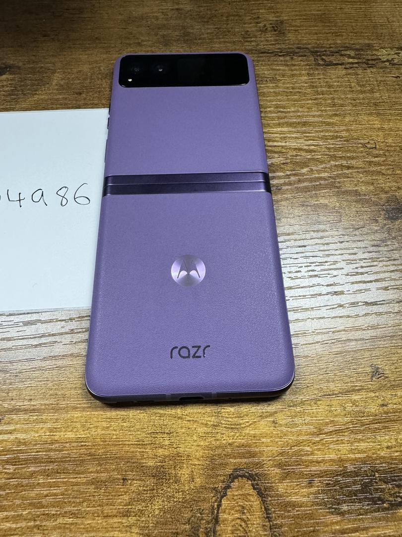 Motorola Razr (2023), color Lilac