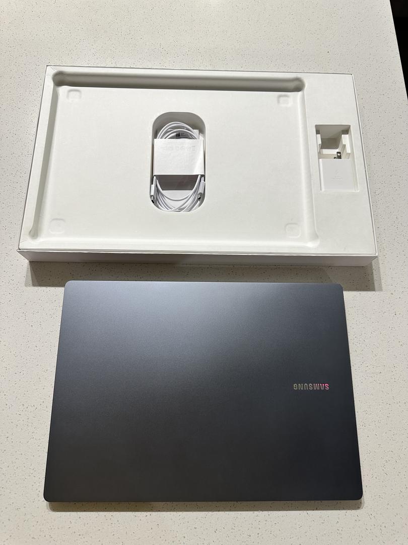 Samsung Galaxy Book4 Pro, color Moonstone Gray