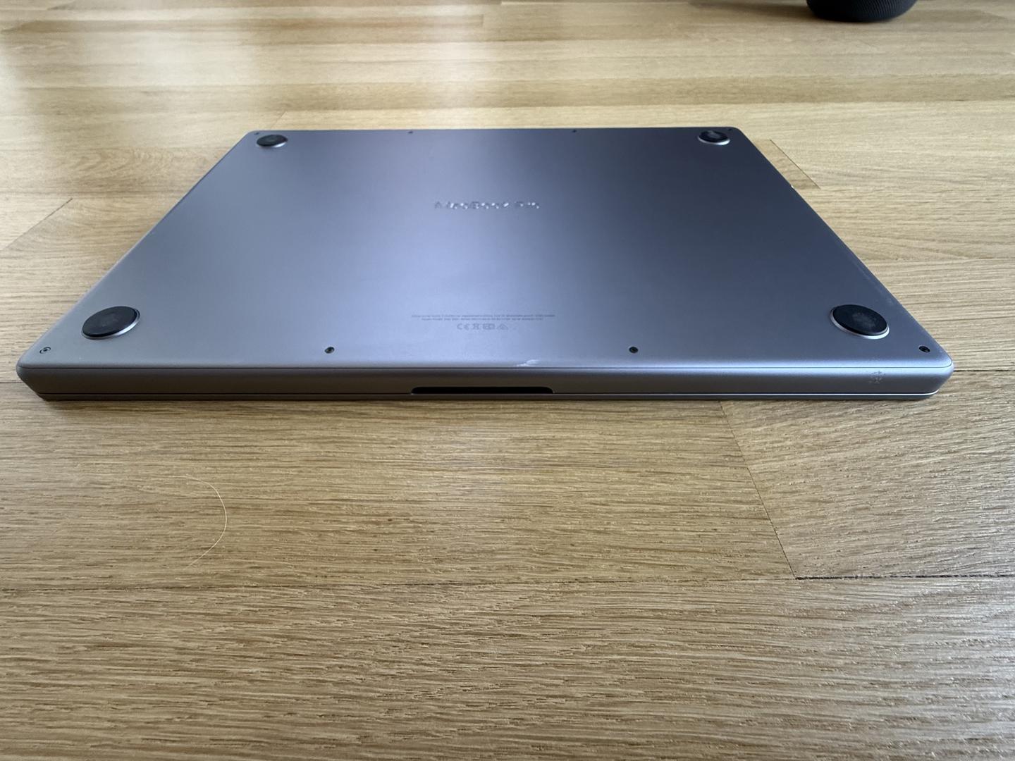 MacBook Pro 2021 - 16", color Gray