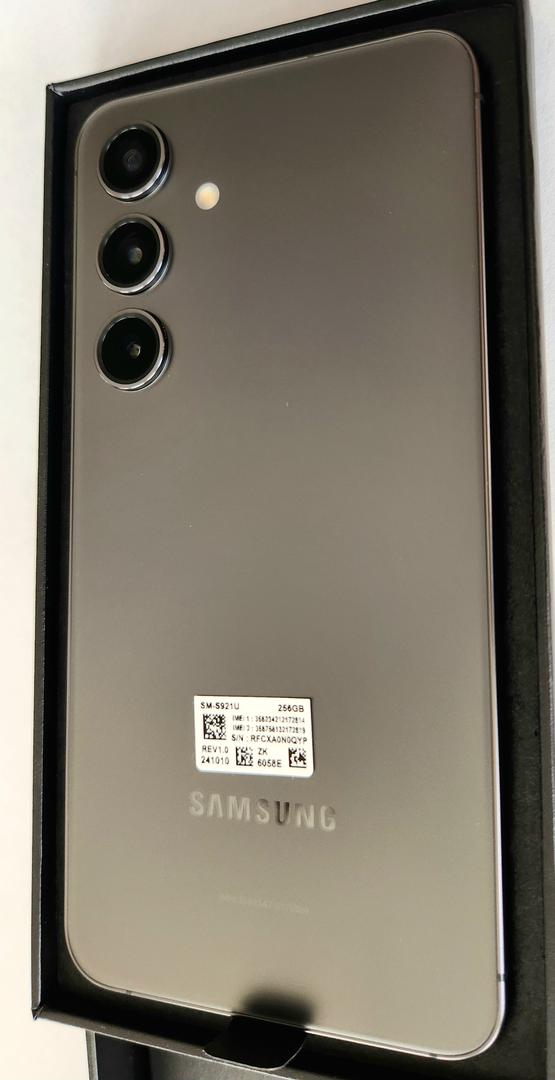 Samsung Galaxy S24, color Black