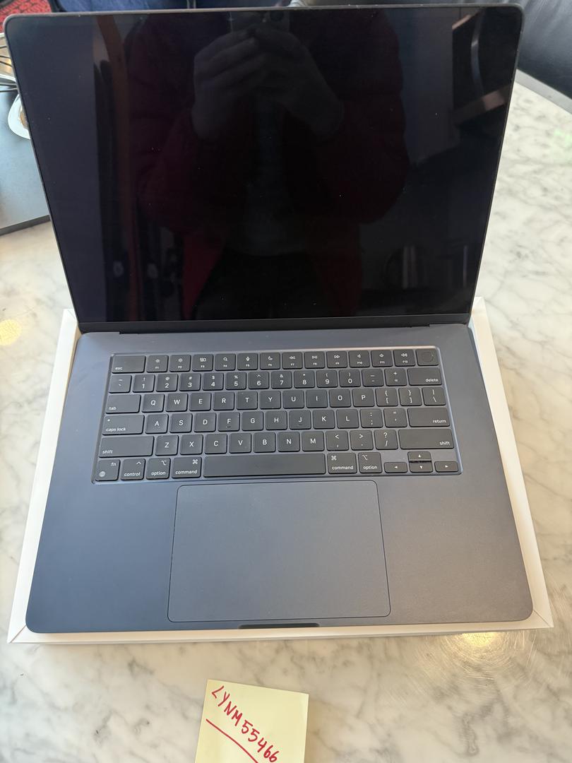 MacBook Air 2023 - 15", color Midnight