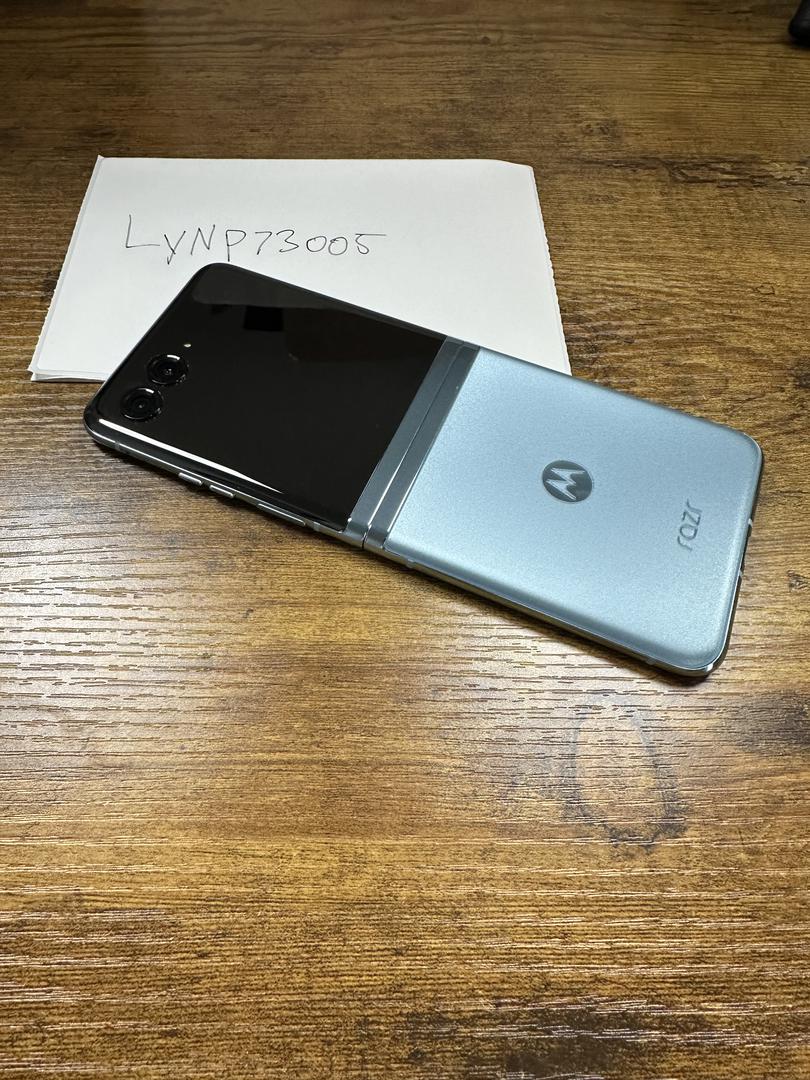Motorola Razr Plus 2023 Unlocked, Blue, 256GB, 8GB LYNP73005 Swappa