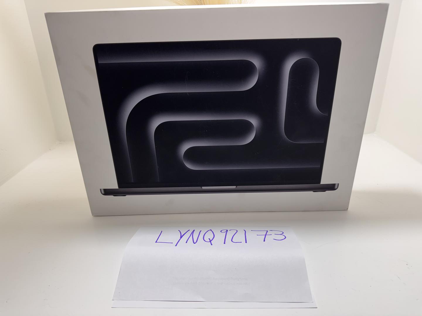 MacBook Pro 2024 - 16", color Space Black