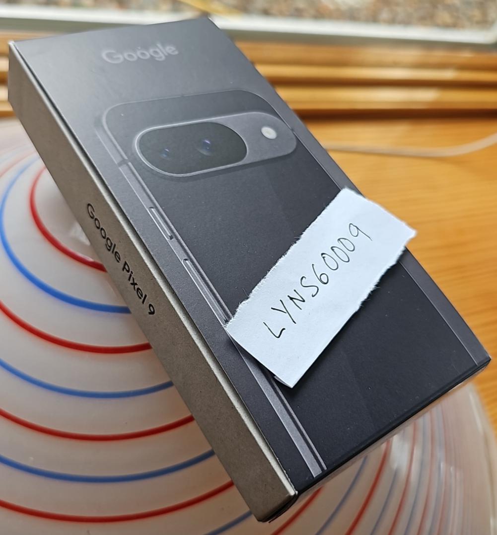 Google Pixel 9, color Obsidian