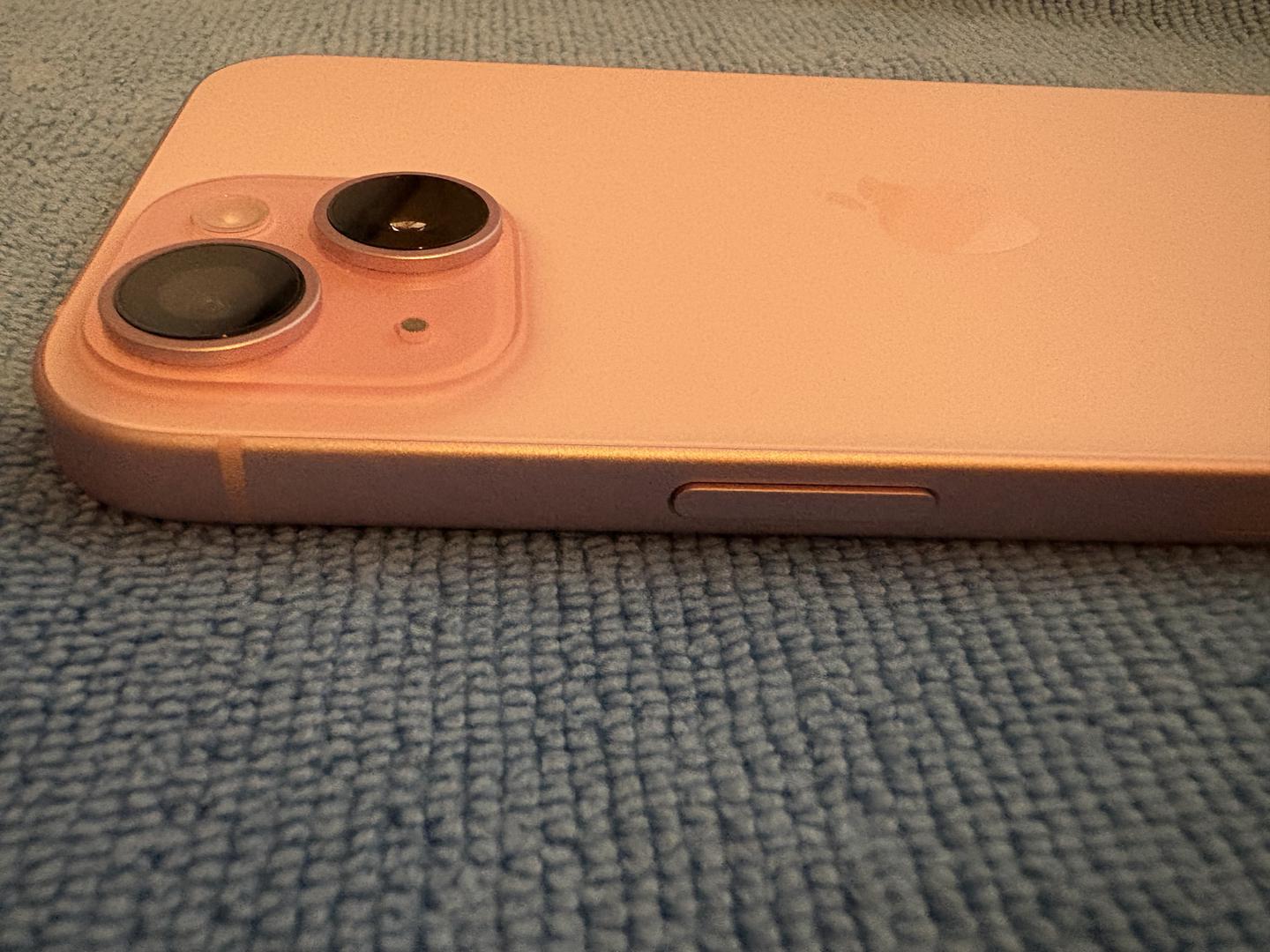 Apple iPhone 15, color Pink