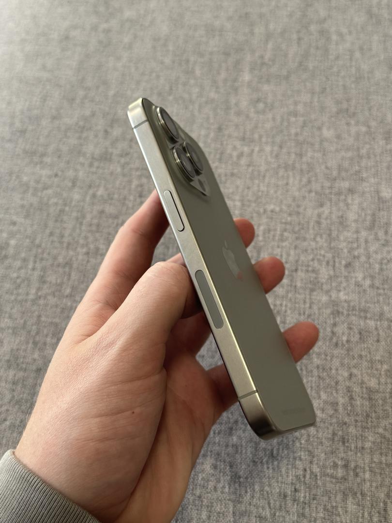 Apple iPhone 15 Pro, color Natural