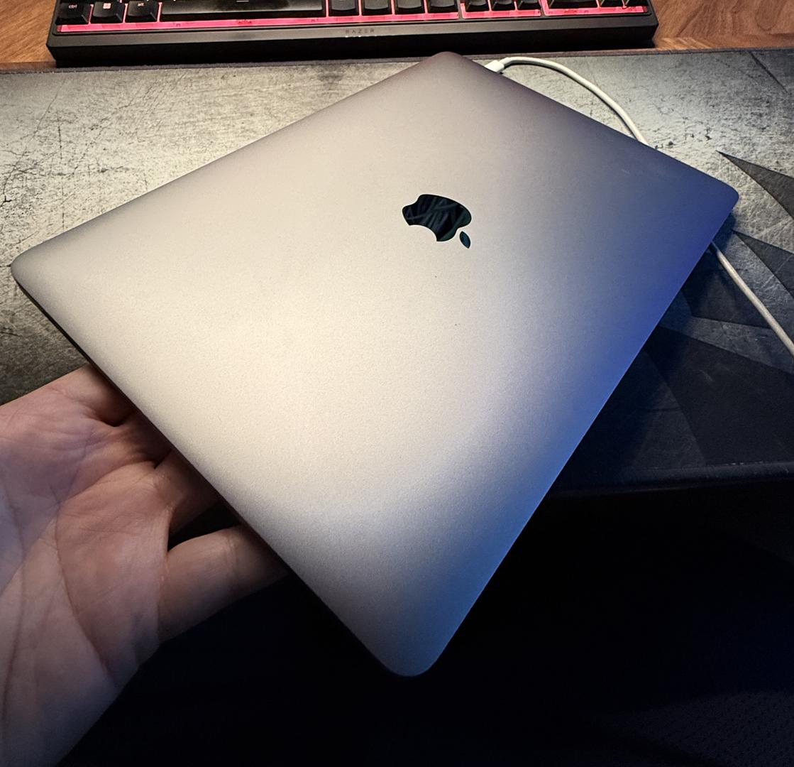 MacBook Pro 2017 (With Touch Bar) - 13 inch - Guide, Specs, Prices