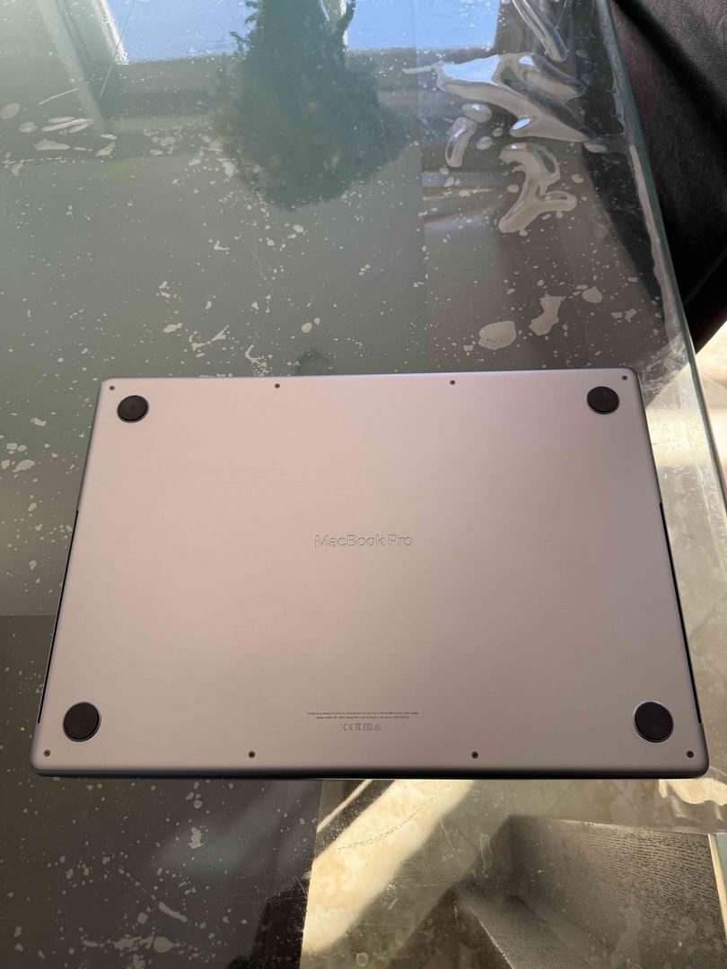 MacBook Pro 2021 - 16", color Silver