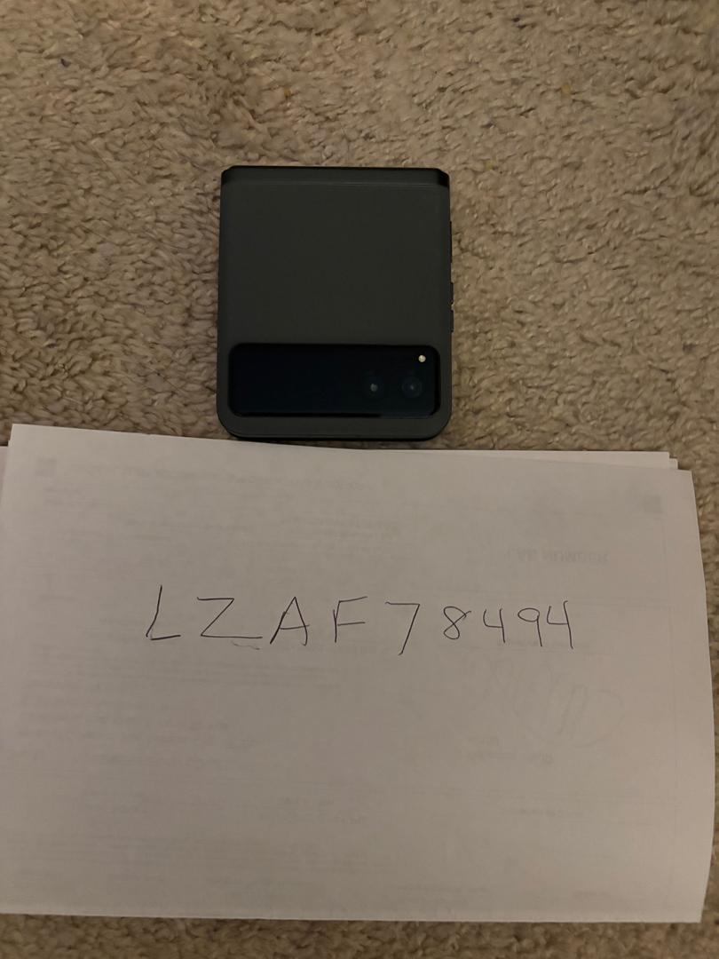 Motorola Razr (2023), color Sage