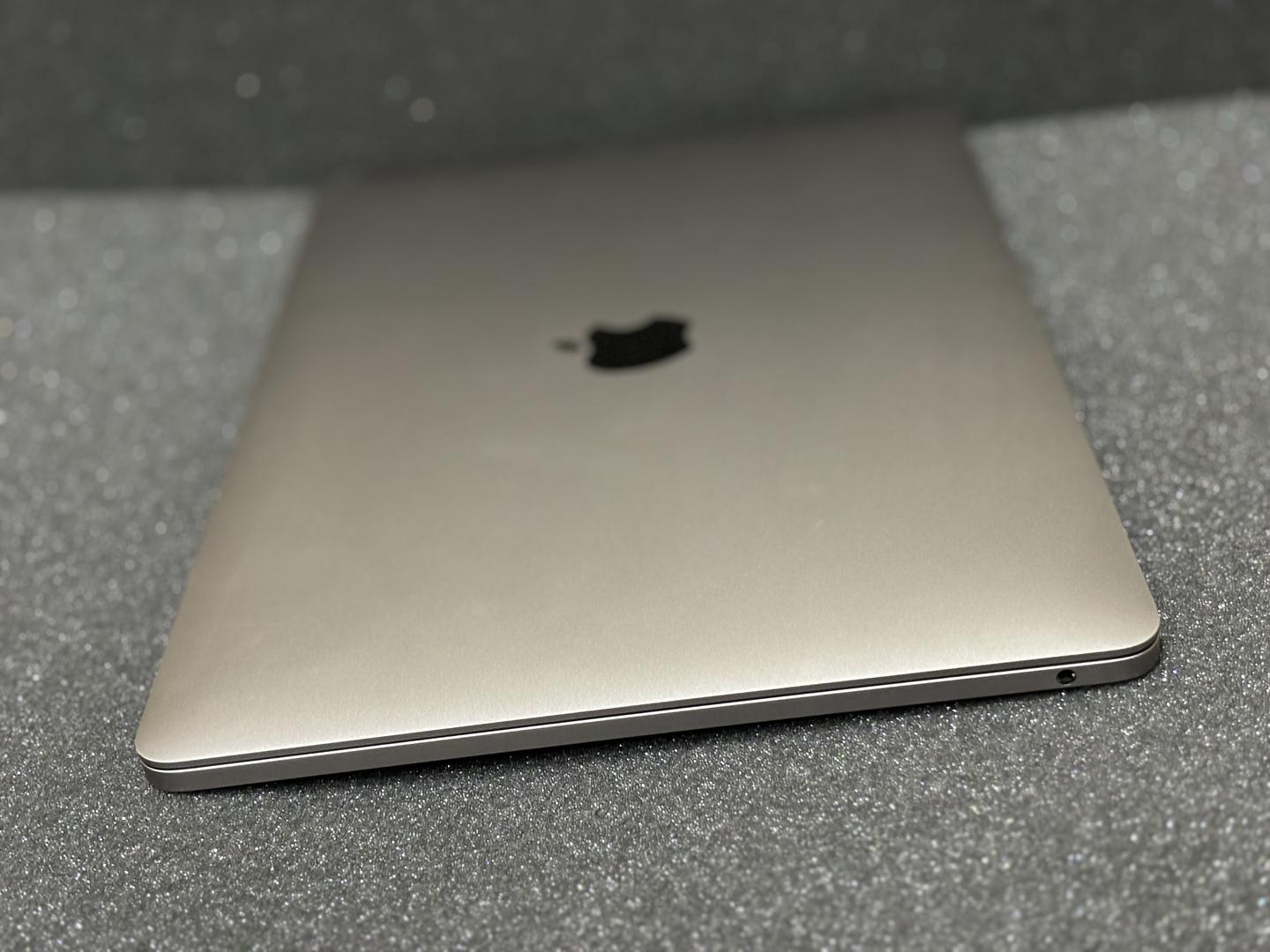 MacBook Pro シルバー 2019 13インチ MacBook Pro 2019 - 13 inch - Product Guide, Specs, Prices, and