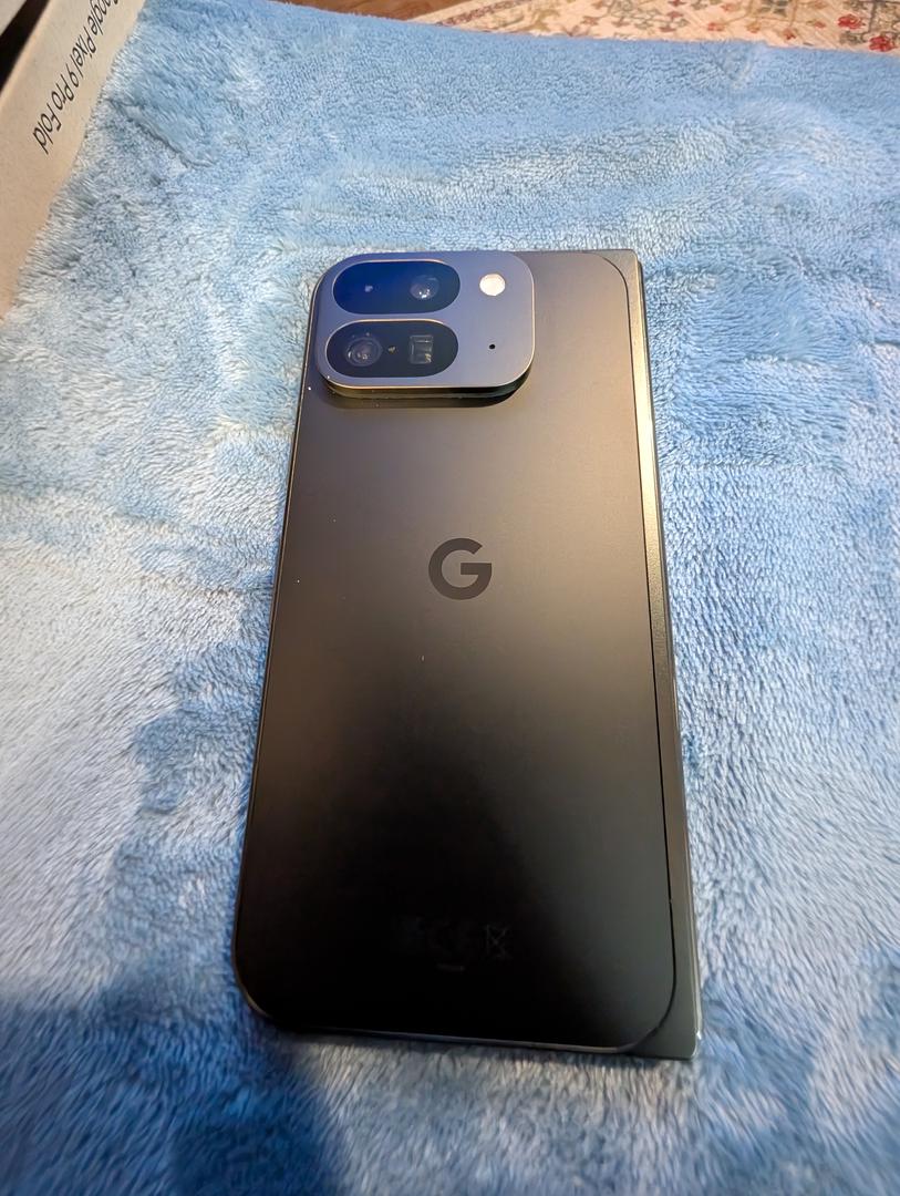 Google Pixel 9 Pro Fold, color Obsidian