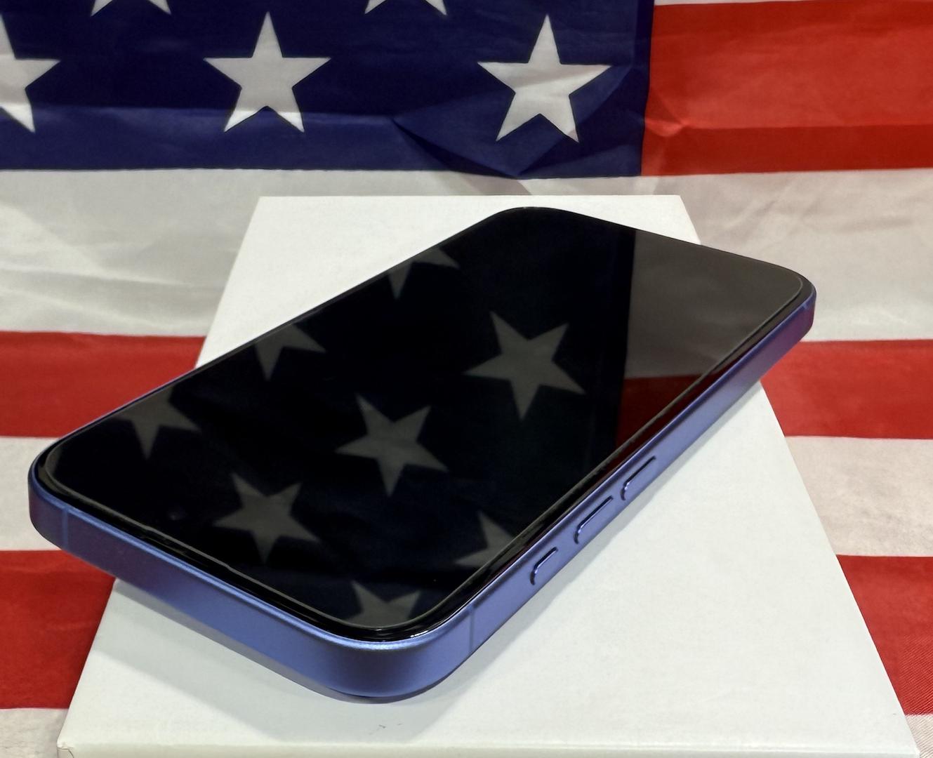 Apple iPhone 16, color Ultramarine