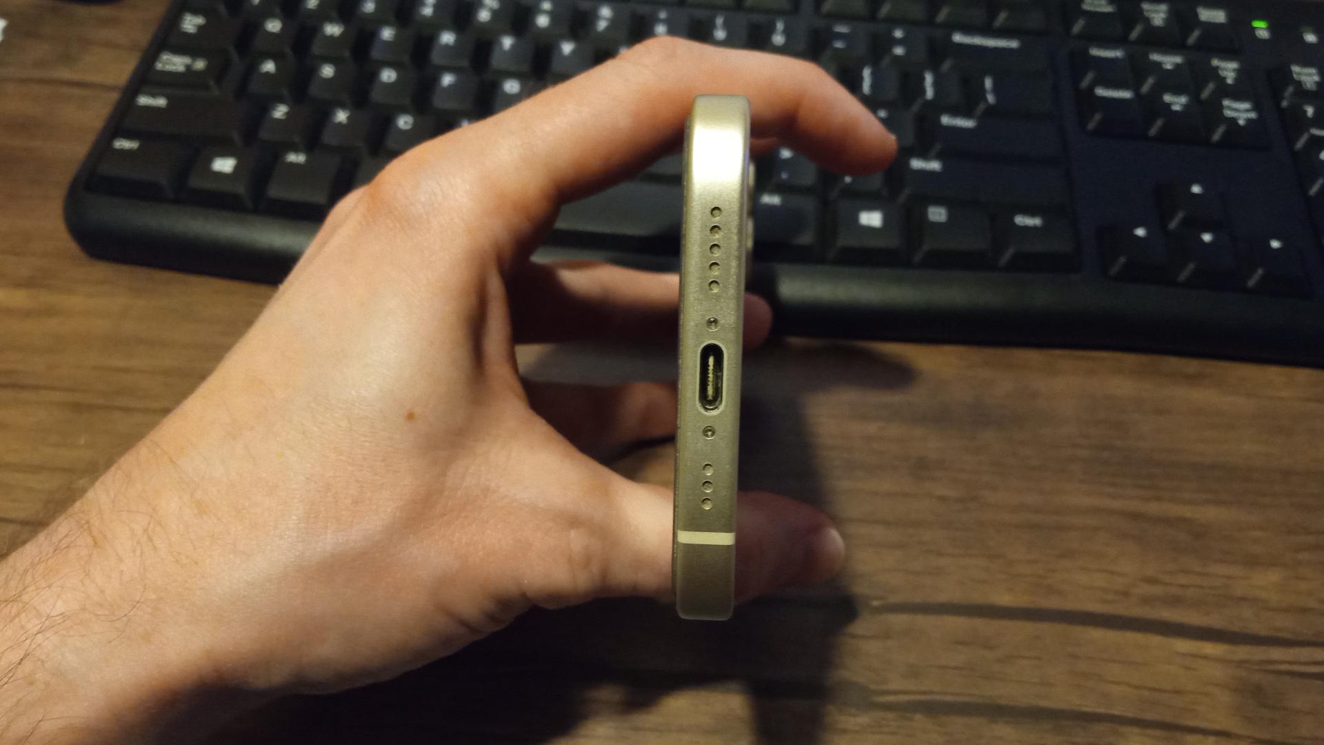 Apple iPhone 15, color Yellow