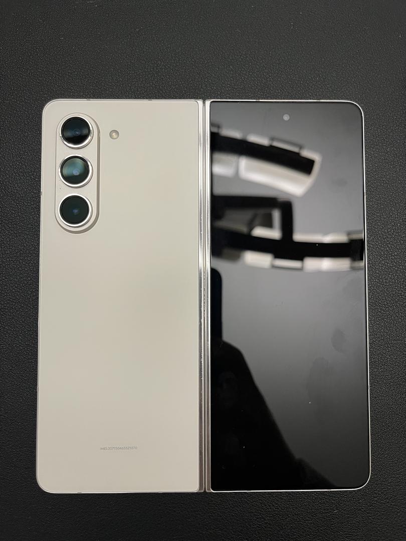 Samsung Galaxy Z Fold5, color Cream