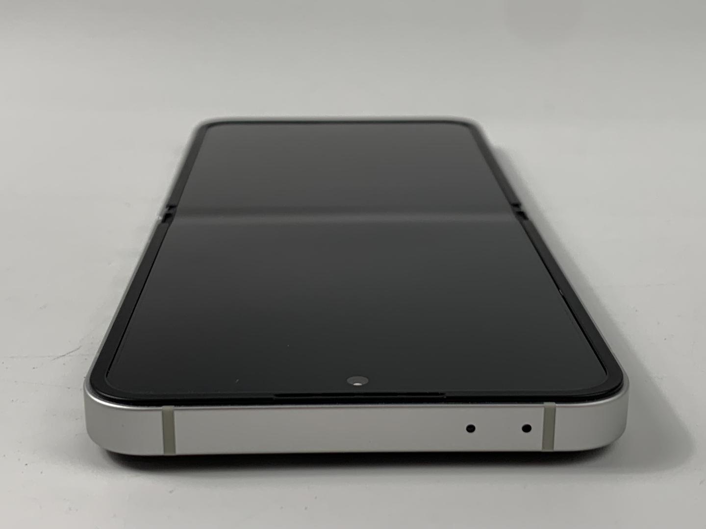 Samsung Galaxy Z Flip6, color Peach